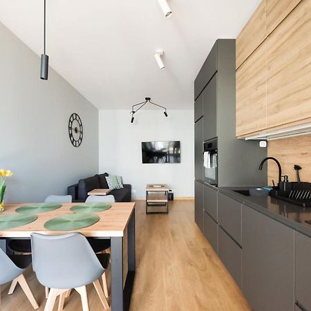 Wola Skwer Happy Apartment Warsawa Bagian luar foto