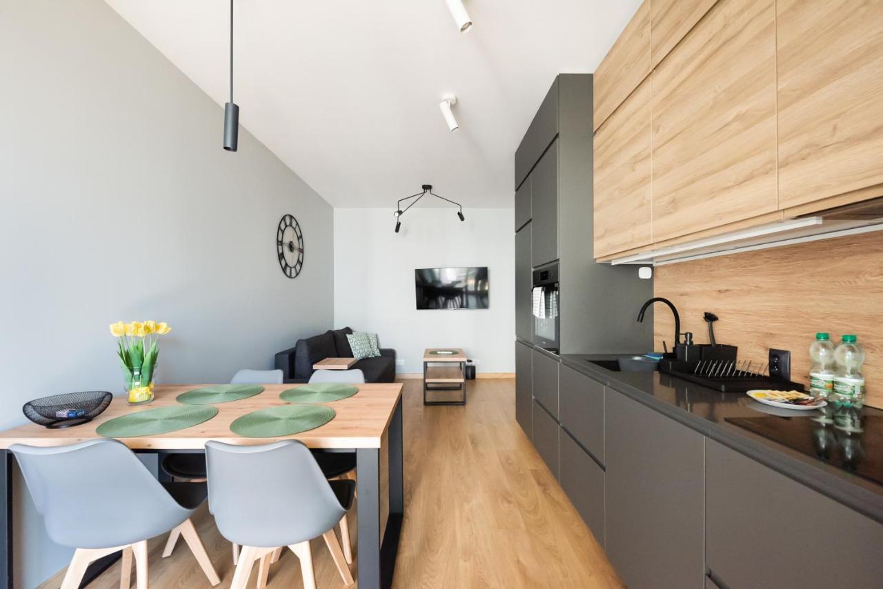Wola Skwer Happy Apartment Warsawa Bagian luar foto