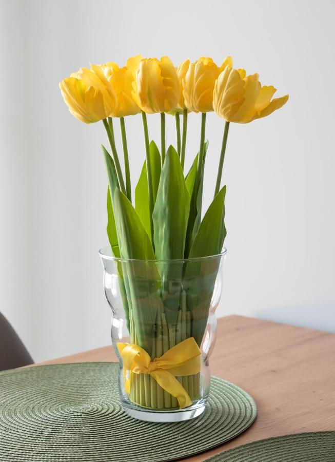 Wola Skwer Happy Apartment Warsawa Bagian luar foto