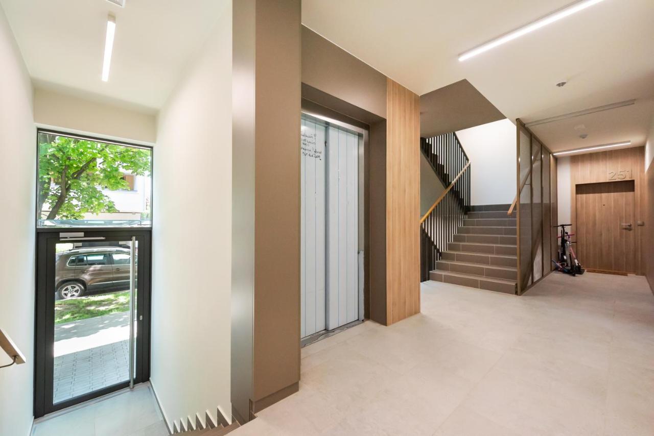 Wola Skwer Happy Apartment Warsawa Bagian luar foto