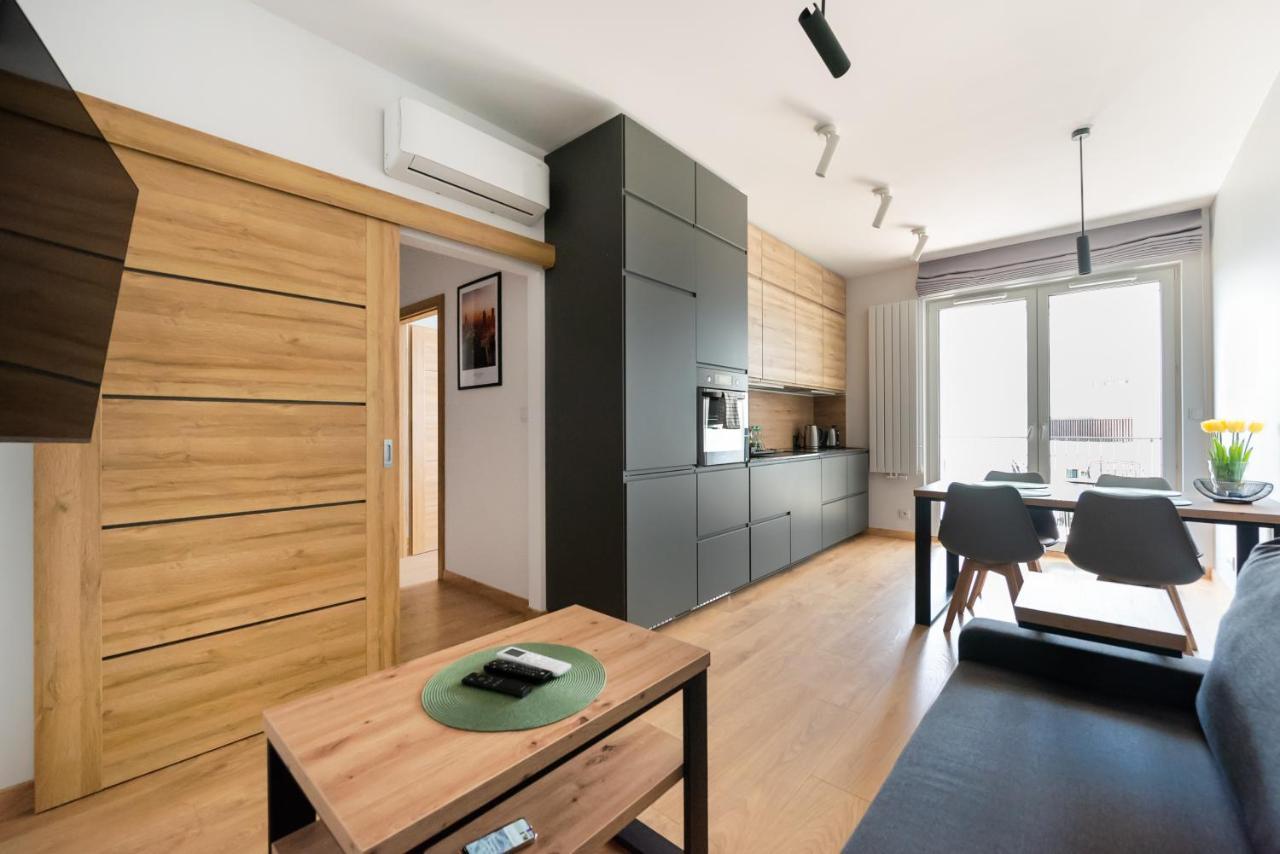 Wola Skwer Happy Apartment Warsawa Bagian luar foto