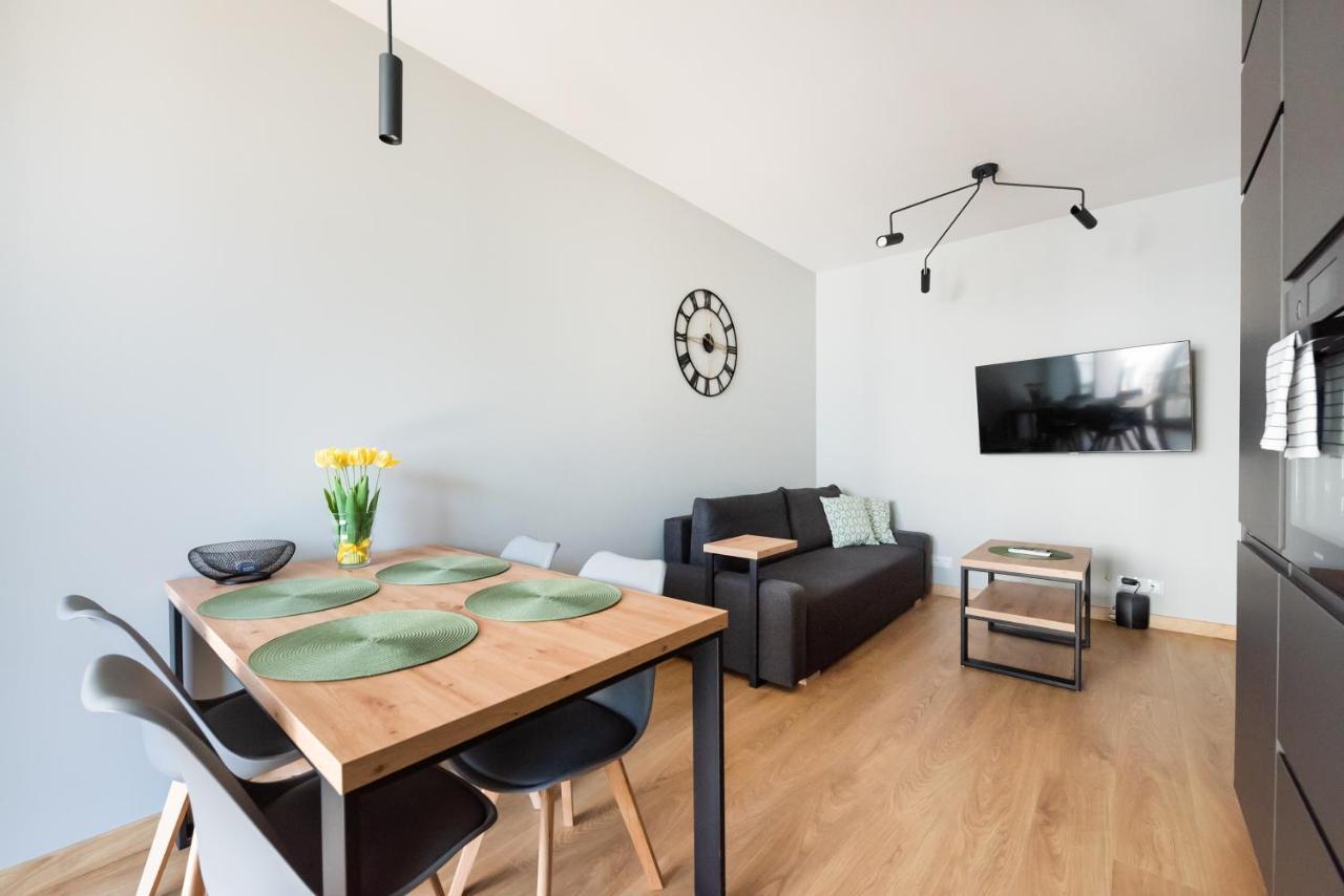 Wola Skwer Happy Apartment Warsawa Bagian luar foto